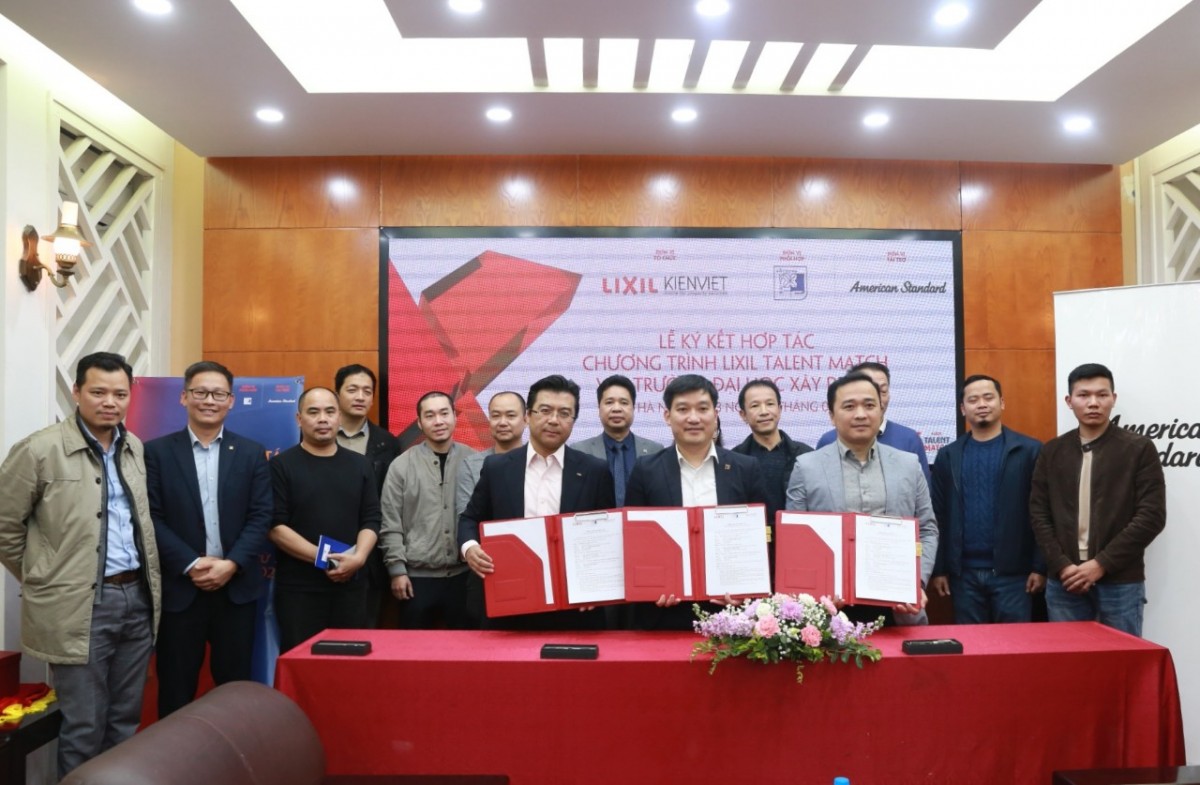 The signing ceremony of the cooperation agreement among National University of Civil Engineering (NUCE) and Lixil Vietnam and Kien Viet Media JSC