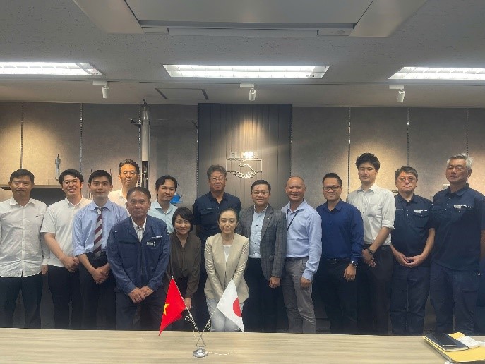 A delegation from Hanoi University of Civil Engineering visited Japan for a study tour as part of a project funded by JICA.
