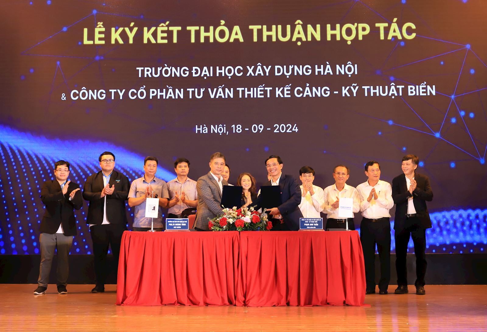 SIGNING CEREMONY FOR COOPERATION AND DIGITAL MODEL TRANSFER BETWEEN PORT AND MARINE ENGINEERING DESIGN CONSULTING JOINT STOCK COMPANY AND HANOI UNIVERSITY OF CIVIL ENGINEERING