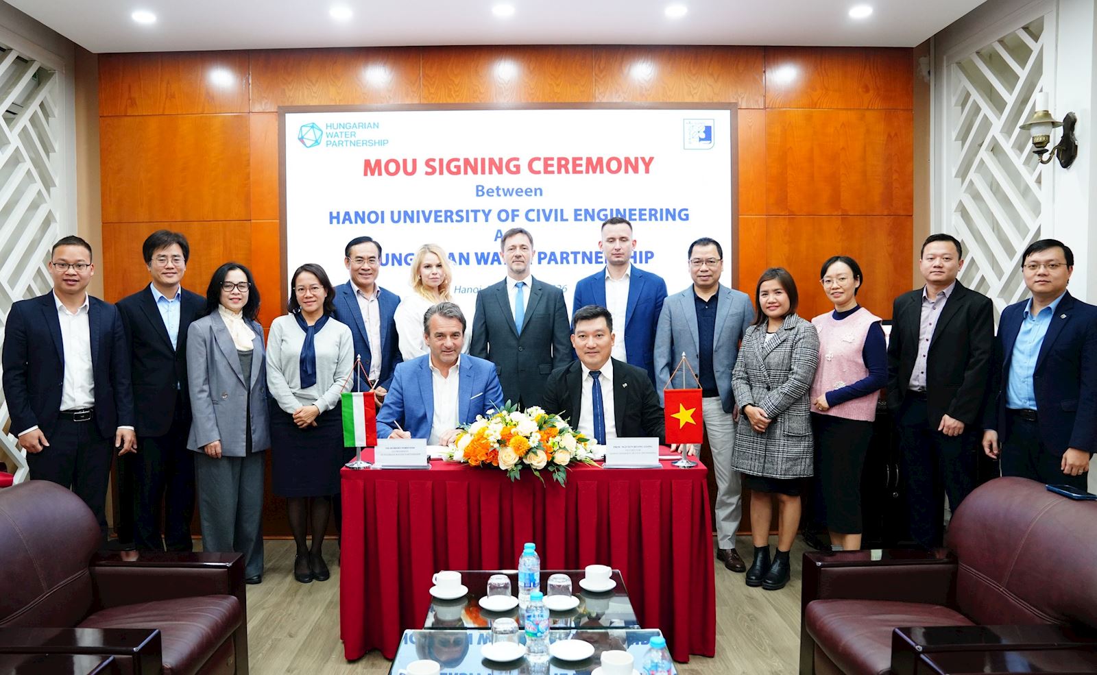 Hanoi University of Civil Engineering signs cooperation agreement with Hungarian Water Association.