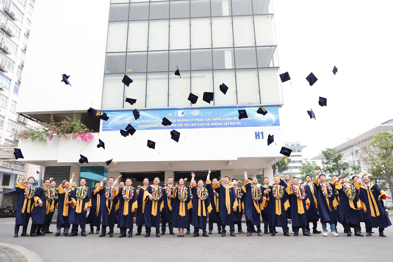 The first graduation ceremony for university graduates specializing in High-Speed Rail and Urban Rail Engineering in the country.