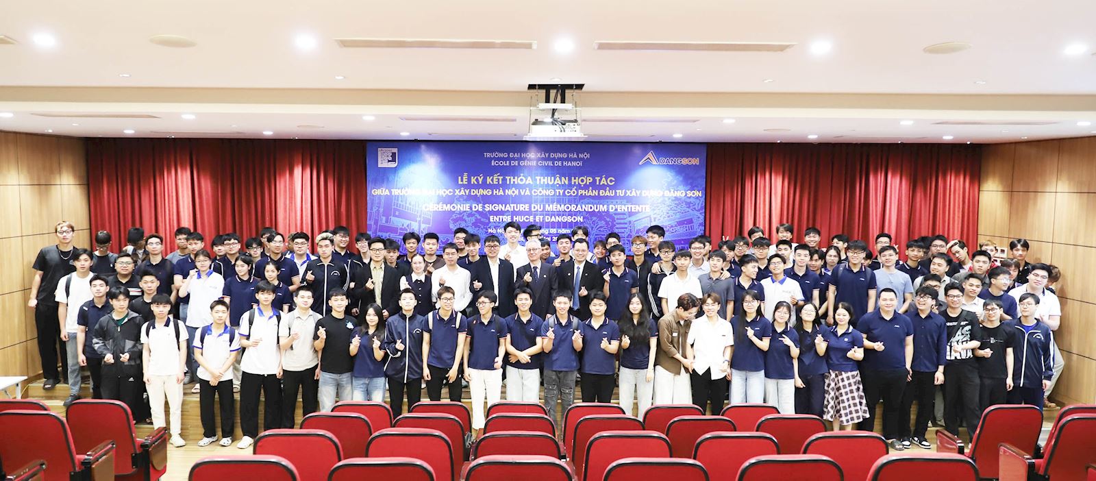 Signing of a cooperation agreement between Hanoi University of Civil Engineering and Dang Son Construction Investment Joint Stock Company.