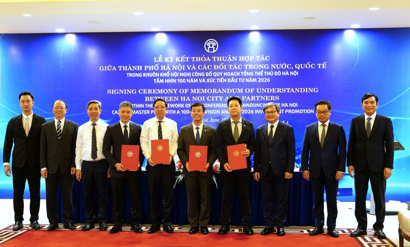 HANOI UNIVERSITY OF CIVIL ENGINEERING PARTICIPATES IN SIGNING A COOPERATION AGREEMENT AT THE CONFERENCE "ANNOUNCEMENT OF THE CAPITAL CITY MASTER PLAN WITH A 100-YEAR VISION AND INVESTMENT PROMOTION IN 2026"