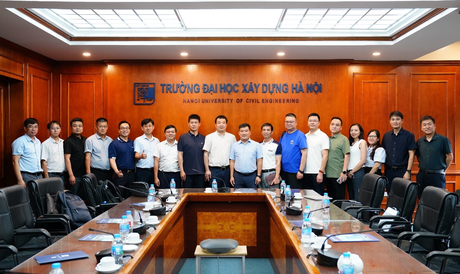 Hanoi University of Civil Engineering is strengthening cooperation in training, research, and technology transfer with Beijing Jiaotong University and Chinese enterprises.
