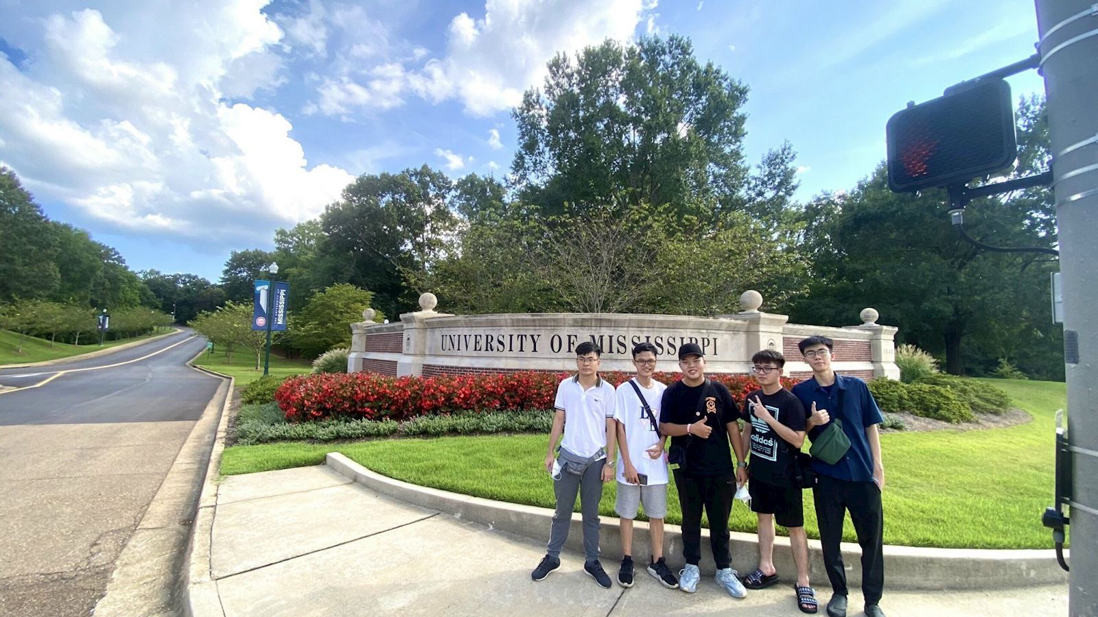 STUDENTS OF COURSE 1 OF THE JOINT TRAINING PROGRAM BETWEEN HANOI NATIONAL UNIVERSITY OF CIVIL ENGINEERING AND THE UNIVERSITY OF MISSISSIPPI (USA) TO ACHIEVE EXCELLENT ACADEMIC RESULTS IN THE US