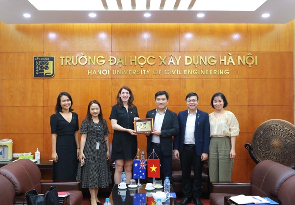HANOI UNIVERSITY OF CIVIL ENGINEERING TO WELCOME AND WORKE WITH THE AUSTRALIAN EMBASSY IN VIETNAM